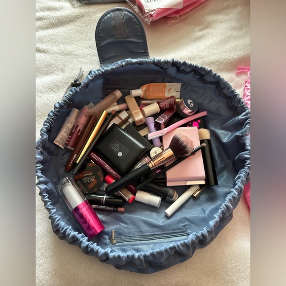 Drawstring makeup bag! - Picture 7 of 14